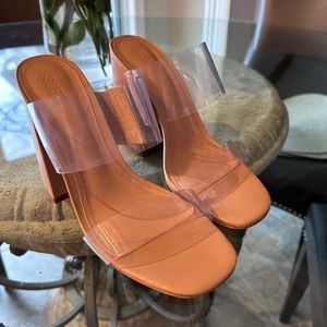 $118 Schutz Ladies Clear Slides Sandals Shoes sz 8 Tan heels
